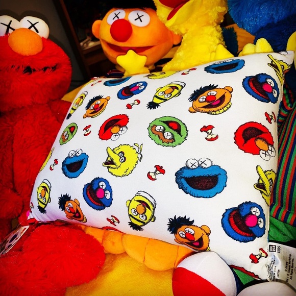 CUSTOM KAWS PILLOW RECYCLED FROM AUTHENTIC TSHIRT - Picture 5 of 6